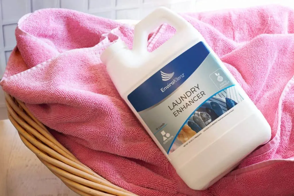 Do you struggle with getting smelly odors out of your laundry using natural detergent? You really want your laundry to be fresh and clean but don't want to expose your family to harmful chemicals… You're going to love this hack to get even the stinkiest odors out of your clothes without using harmful chemicals or fragrances!