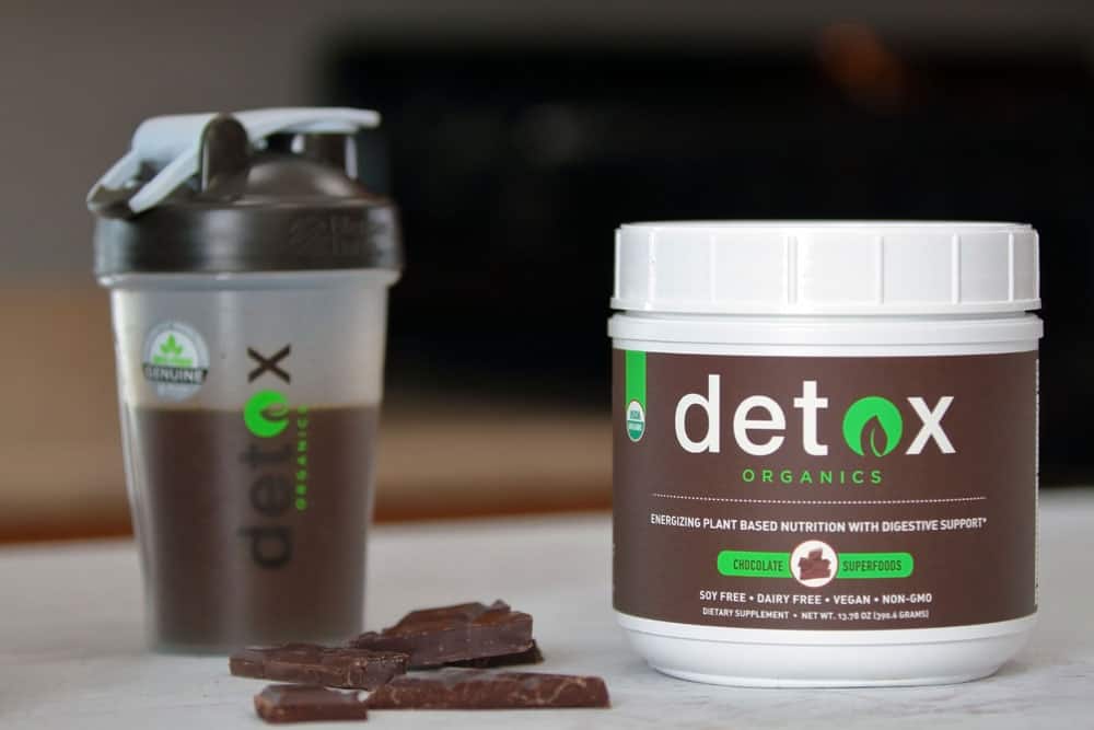 Detox Organics can be mixed with milk, non-dairy milk, water, coconut water... #ad 