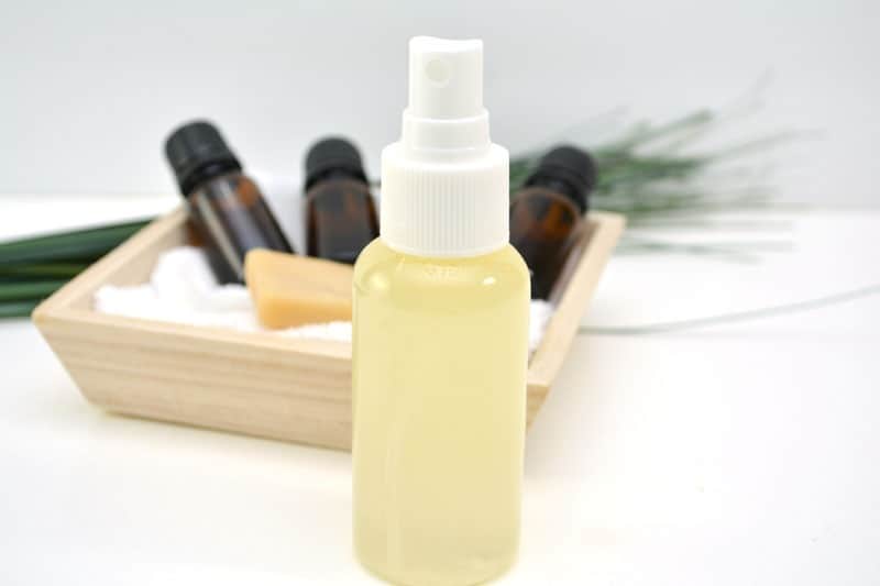 Easy DIY Poopouri Spray with Essential Oils - Skip those chemical sprays to hide that bathroom smell, and give this DIY Poo-Pourri Spray recipe a try instead!  #essentialoils #DIY #PooPouri