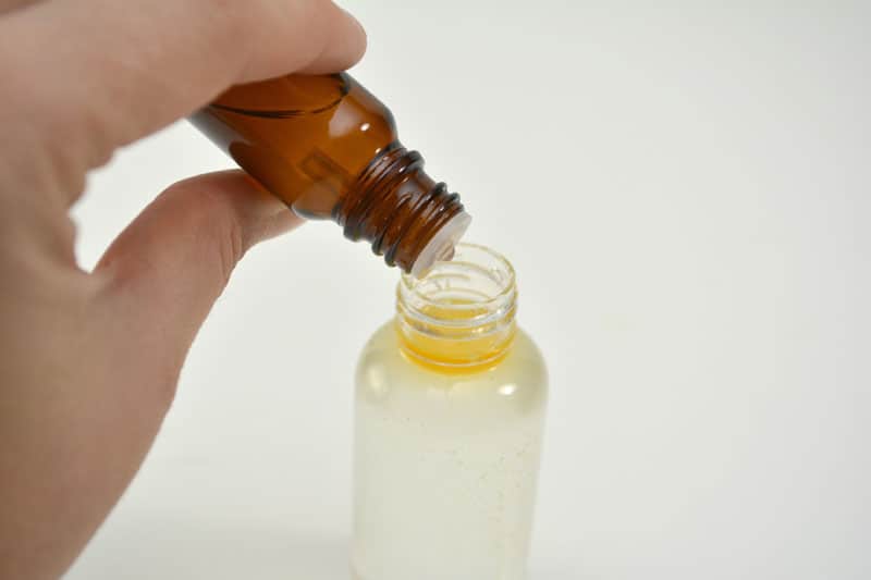 Easy DIY Poopouri Spray with Essential Oils - Skip those chemical sprays to hide that bathroom smell, and give this DIY Poo-Pourri Spray recipe a try instead!  #essentialoils #DIY #PooPouri