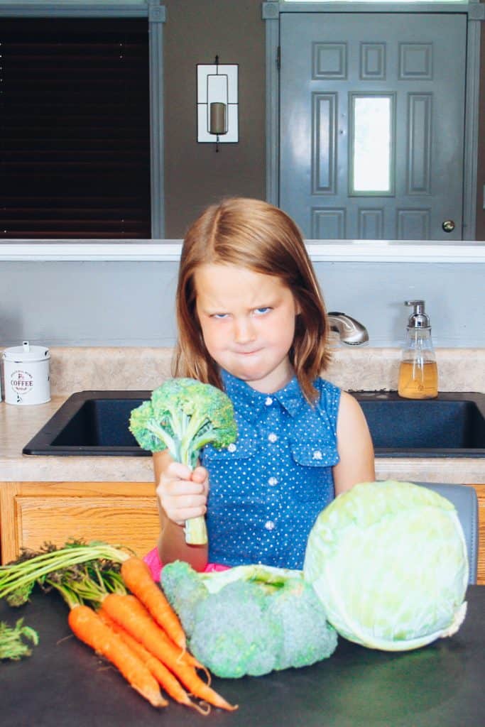How to get kids to eat veggies. It's not always easy but with this little trick your kids will be begging to eat their vegetables every single day! #vegetables #kidsrecipes #smoothies #smoothierecipes #superfood