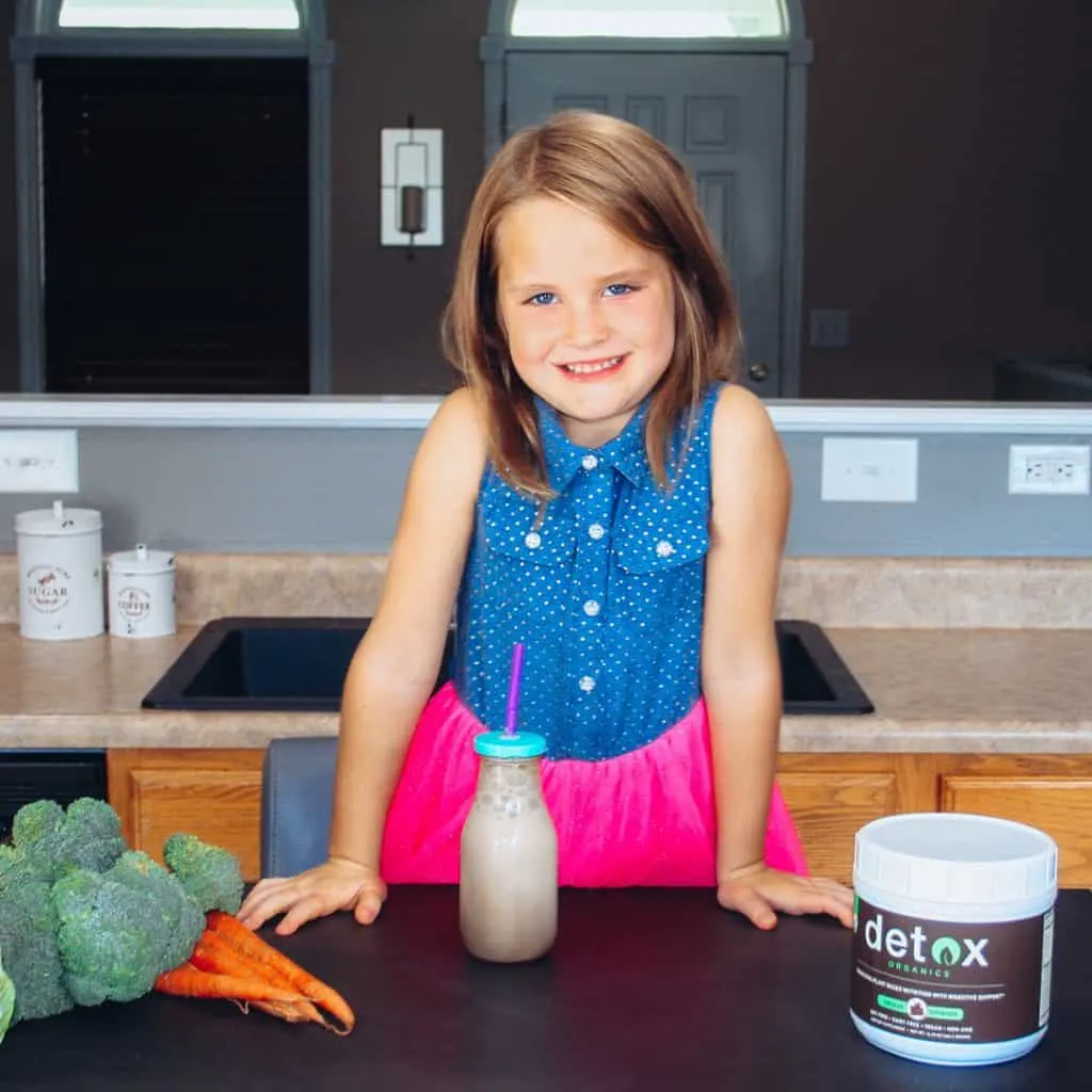 How to get kids to eat veggies. It's not always easy but with this little trick your kids will be begging to eat their vegetables every single day! #vegetables #kidsrecipes #smoothies #smoothierecipes #superfood