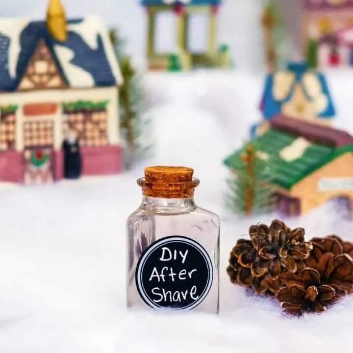 When it comes to perfect Christmas gift ideas, this DIY aftershave recipe for men is seriously so simple! Stop buying the aftershave at the store, and give this homemade aftershave recipe a try instead. It's simple, natural and will leave your man's face smelling amazing and not dried out! Don't forget the man in your life with this simple aftershave recipe! #DIY #homemade #aftershave #men