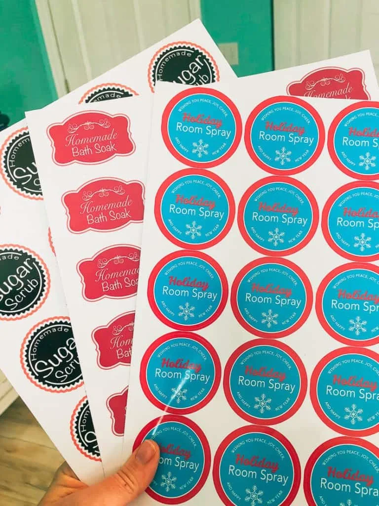 Want to learn how to make waterproof labels for your bottles and jars? You work really hard on your DIY recipes.  Whether you're making sugar scrubs, bath soaks or room sprays, you want them to look pretty and stay that way. That's why a cute waterproof label is a must! #diy #labels #waterproof