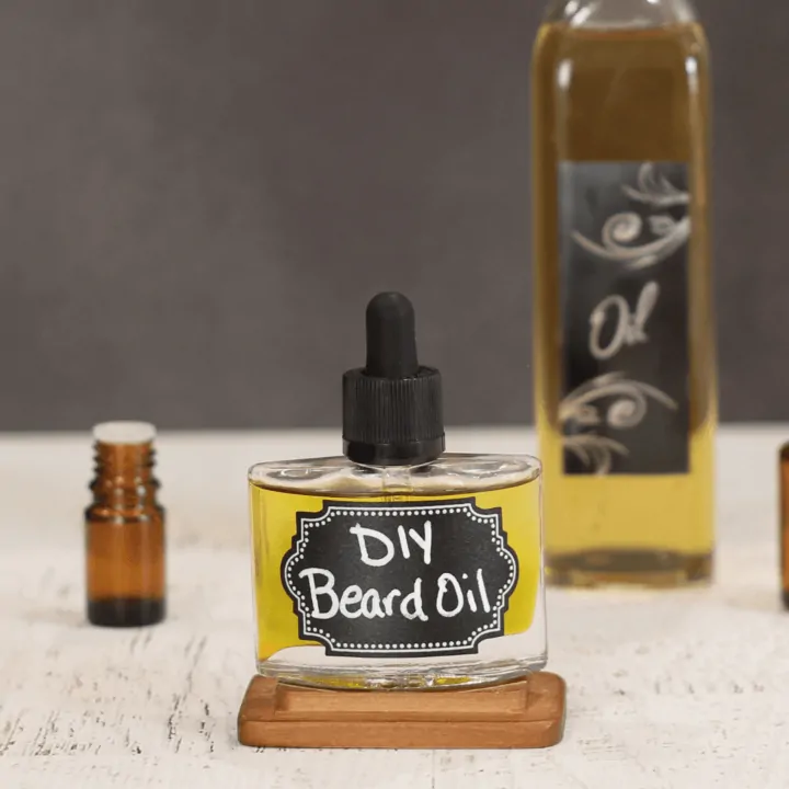 This DIY beard oil recipe is just what your man needs. 100% homemade, and simple as well, this beard oil is certain to make his beard softer and less scratchy! #beardoil #giftsforhim #DIY #oils