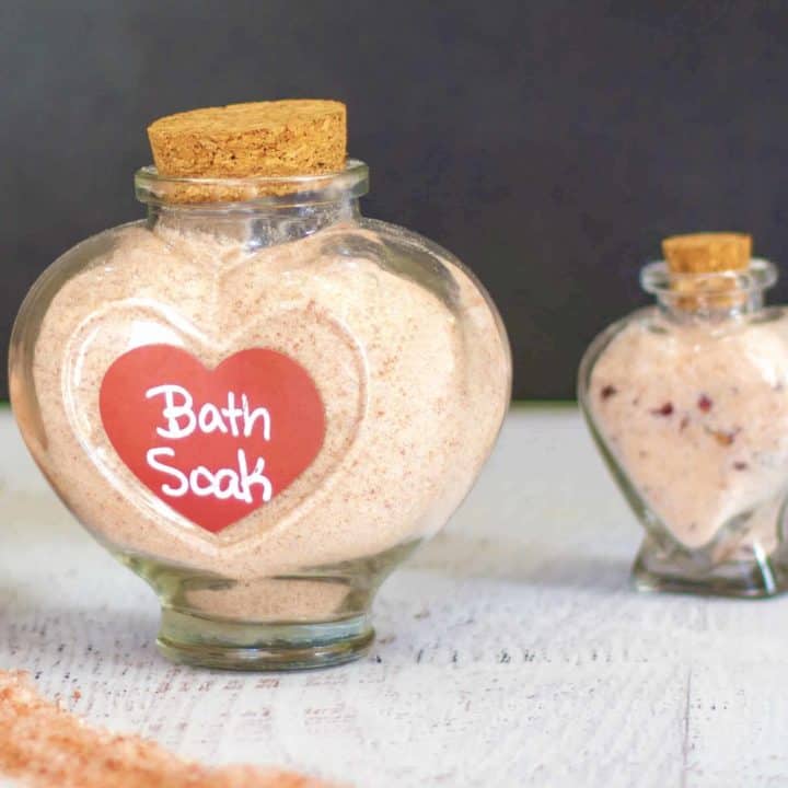 You'll fall in love with the ease of this all natural DIY pink Himalayan bath salt recipe. It's so simple, you'll never use store bought again! All you need are a few ingredients and you'll be well on your way to relaxing, relieving your stress and smelling great! All this is the perfect set up for a luxurious spa day at home! Plus, they make a great gift for those that you want to share this chemical free salt bath with as well! #DIY #homemade #beauty #pinkhimalayan #health #bathsalt