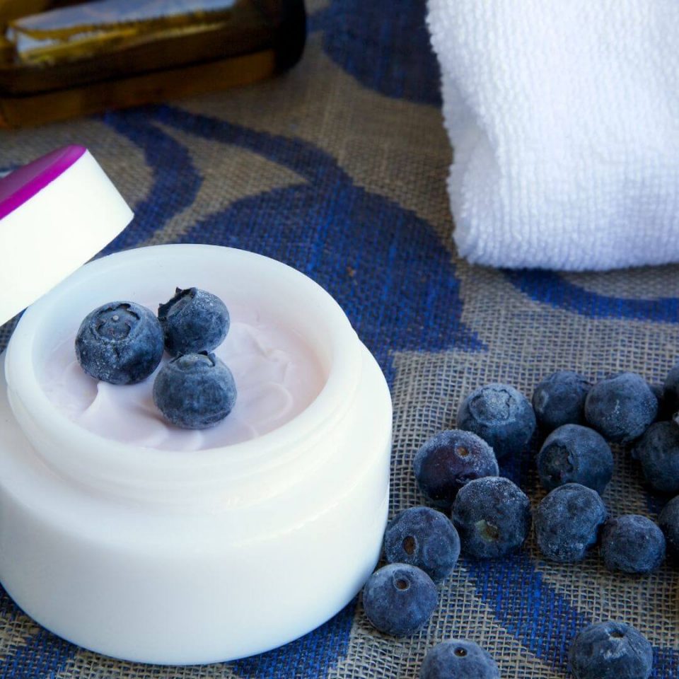 blueberry-seed-oil-benefits-for-skin-how-to-use-where-to-buy-diy