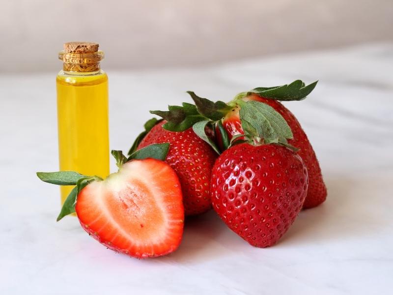 strawberry seed oil and strawberries